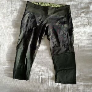 Lululemon camo crop legging